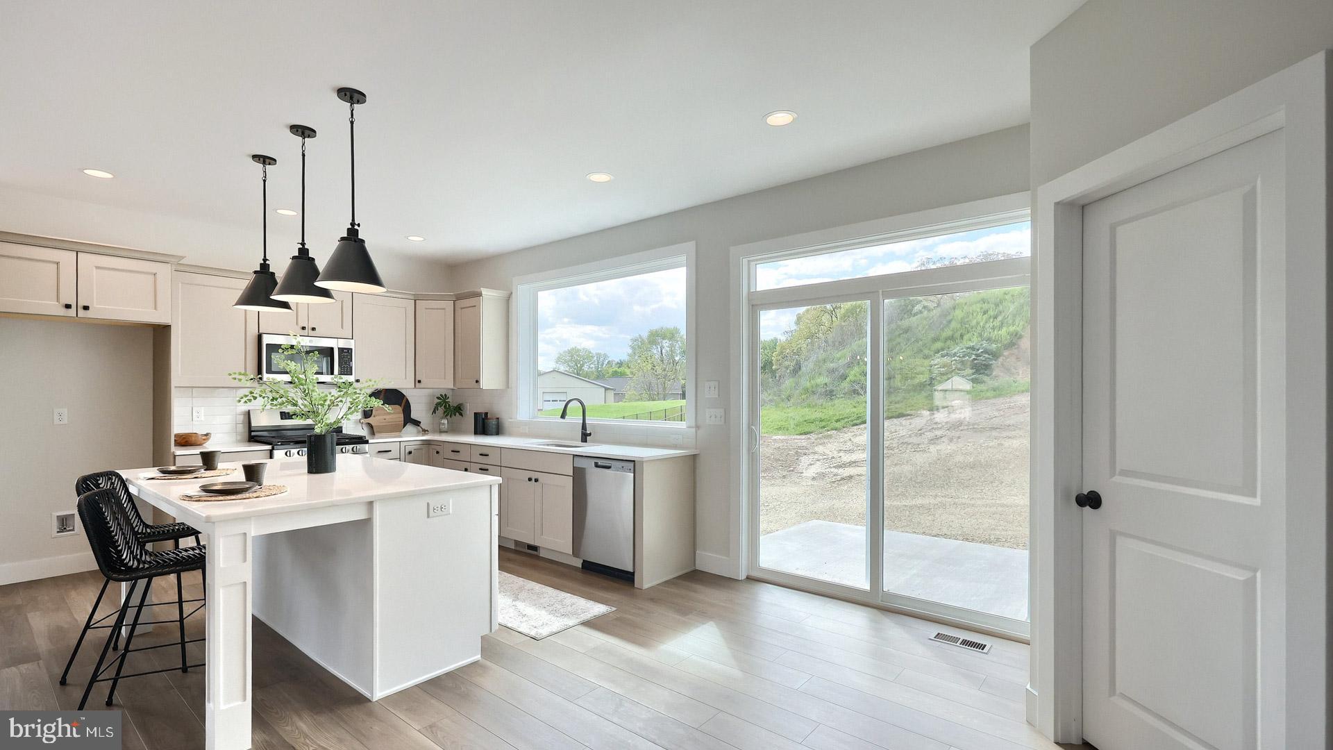 WALTON HILL - Residential