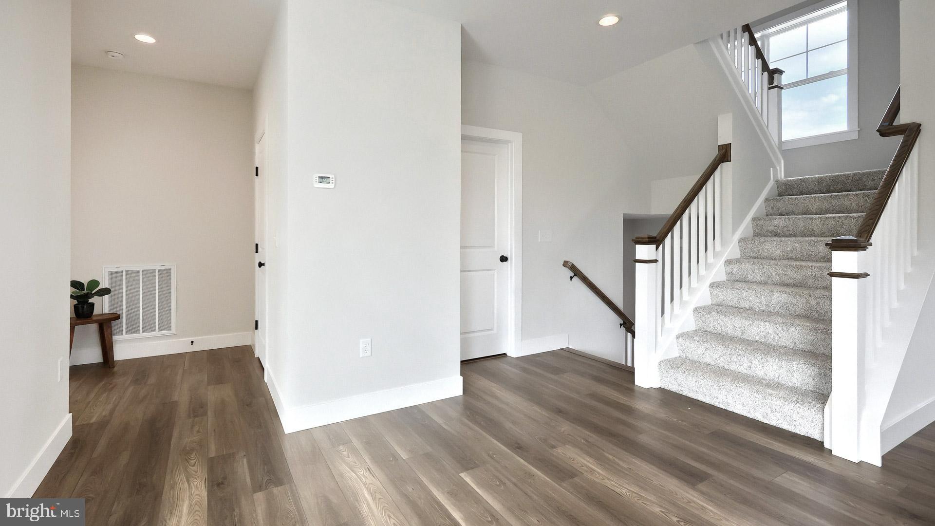 WALTON HILL - Residential