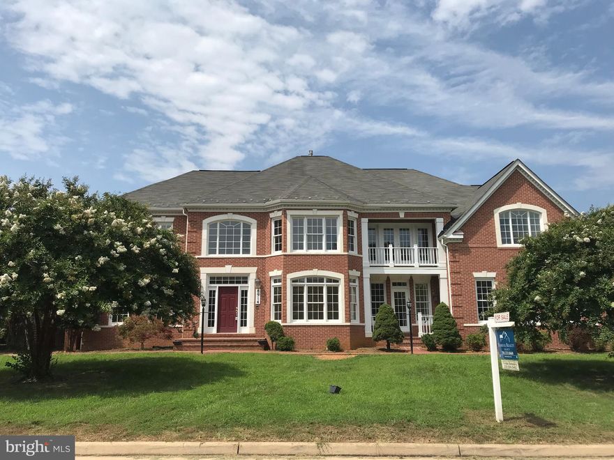 PRICE REDUCED!! Stunning three level colonial on the corner lot in premier Mount Vernon Location. Hardwood floor, SS appliances, Gourmet Kitchen, High ceiling, Fresh paint, New Carpet, Fully finished walkout lower level with installed wet bar. Three car garage, All brick patio. A must see house.
