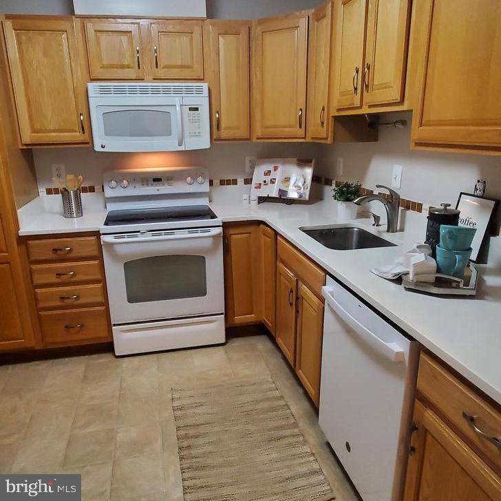 LEISURE WORLD - Residential