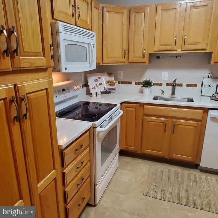 LEISURE WORLD - Residential