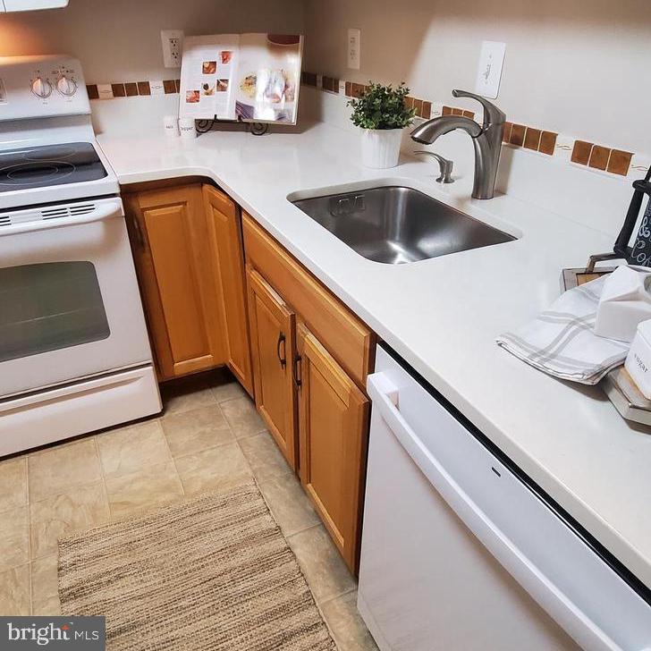 LEISURE WORLD - Residential