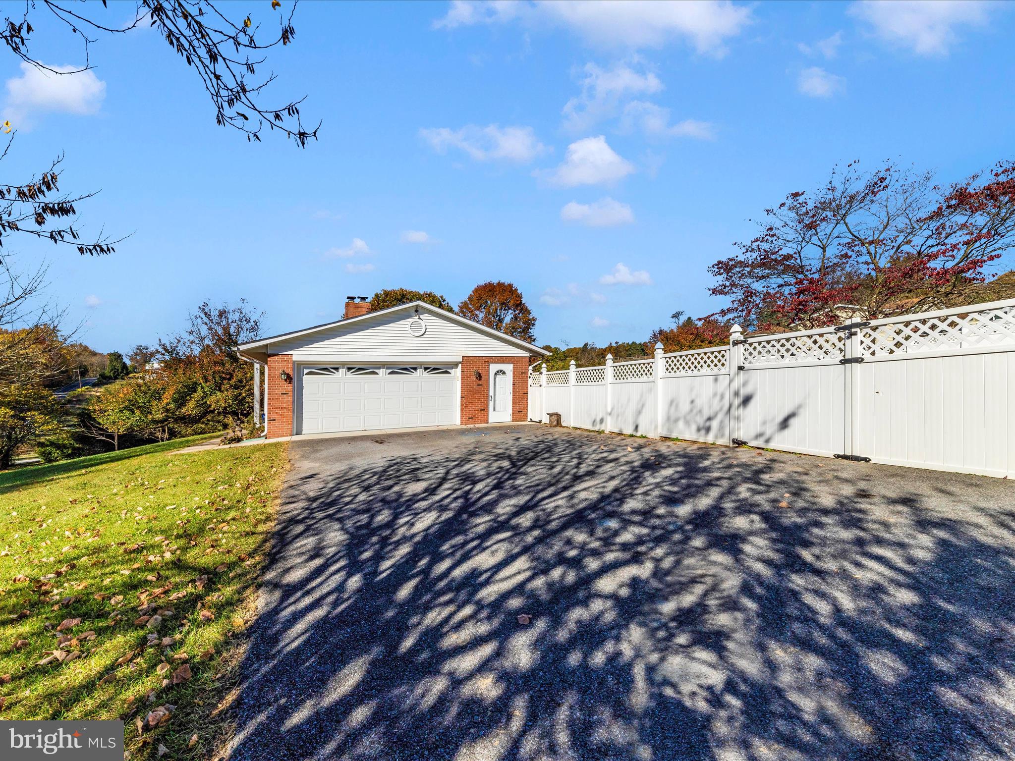 WISPERREN OAKS - Residential