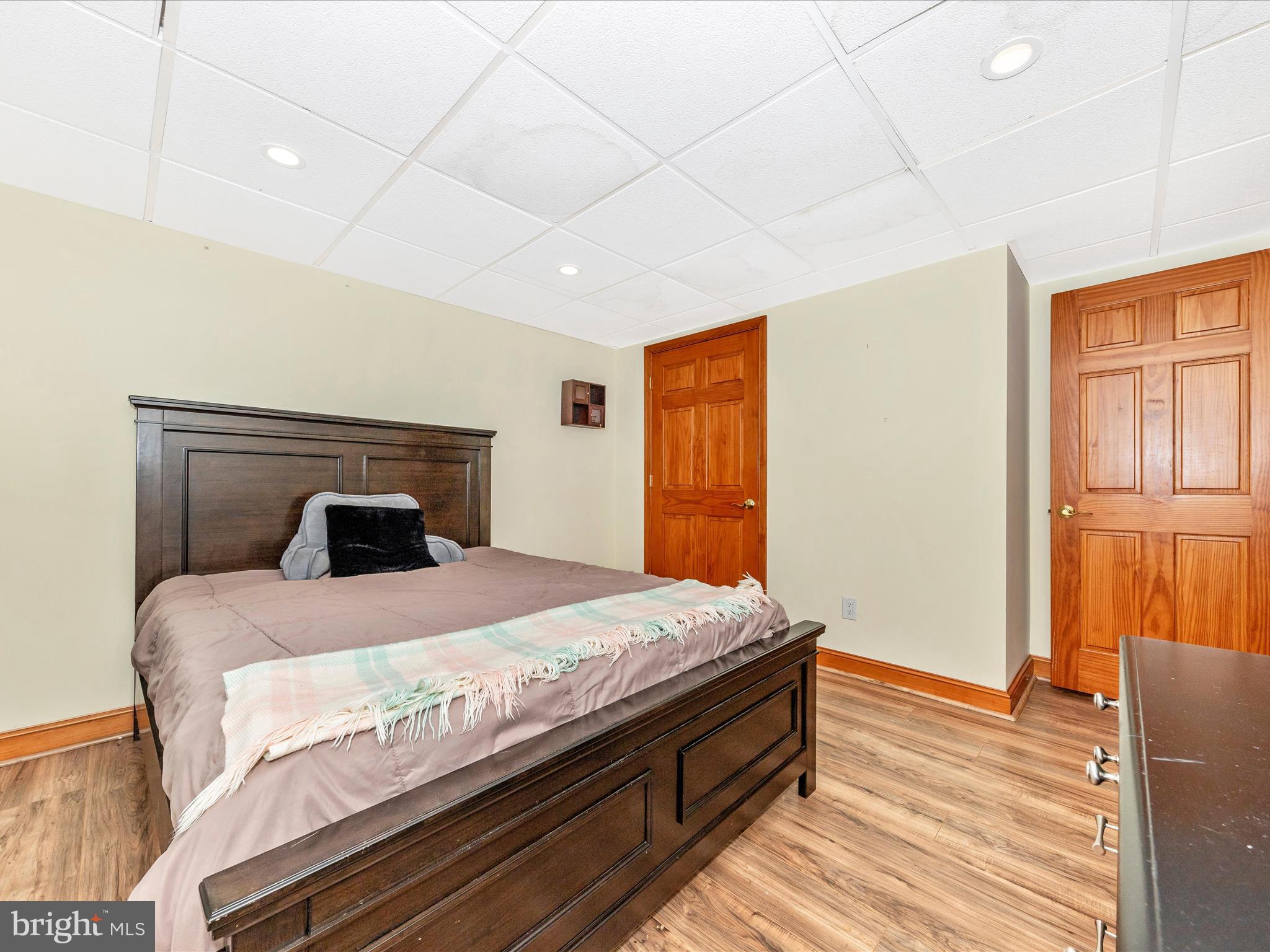 WISPERREN OAKS - Residential