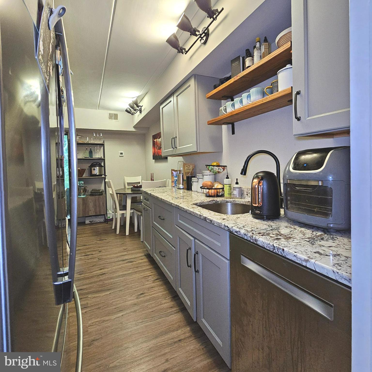 GLENVALE CONDO - Residential Lease