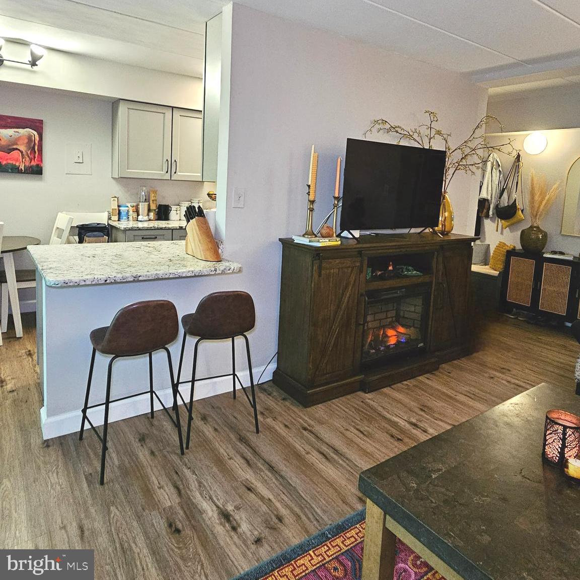 GLENVALE CONDO - Residential Lease