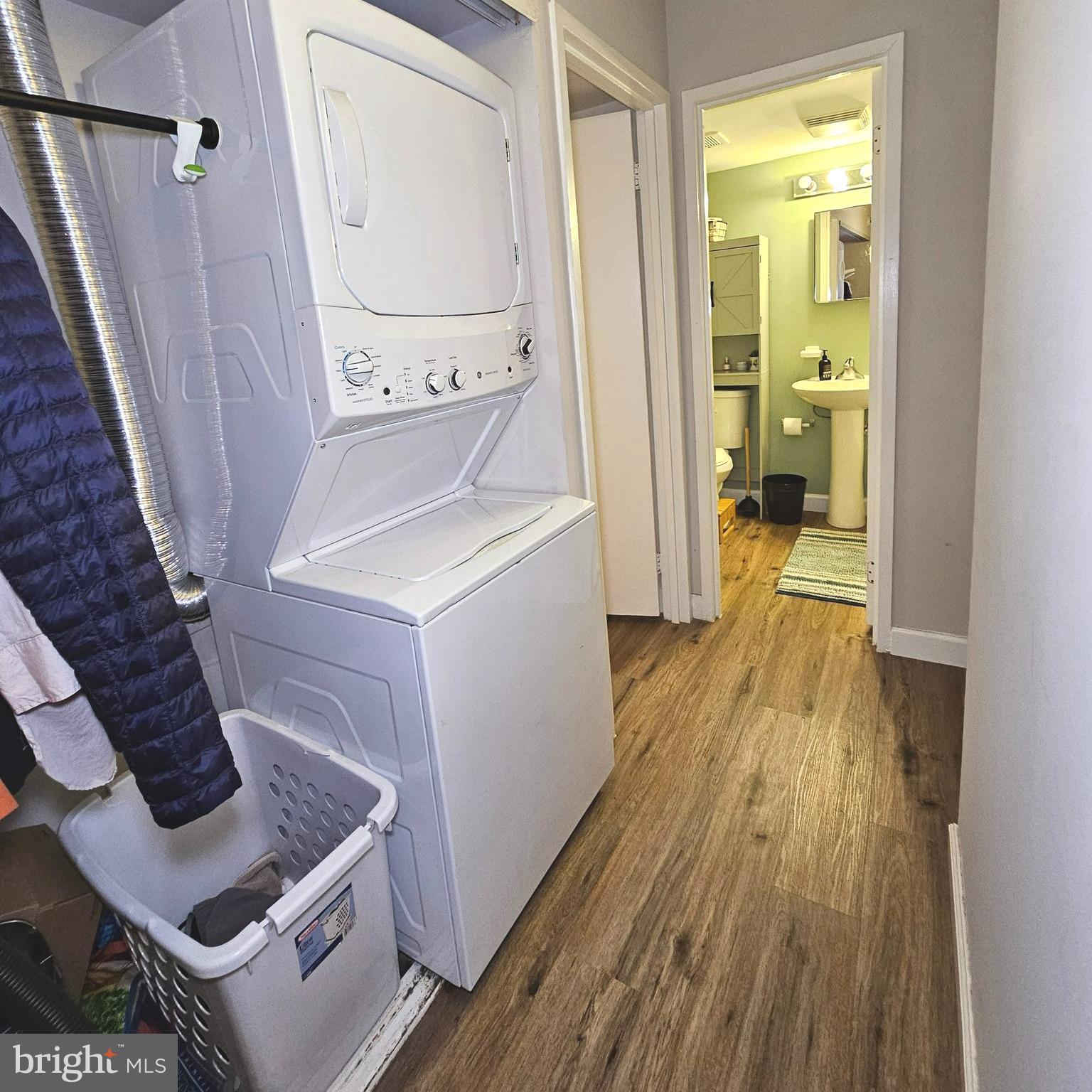 GLENVALE CONDO - Residential Lease