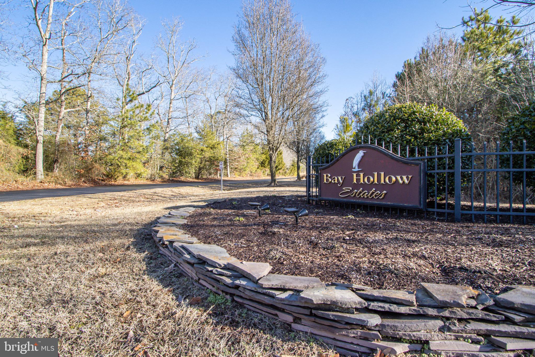 BAY HOLLOW ESTATES - Land