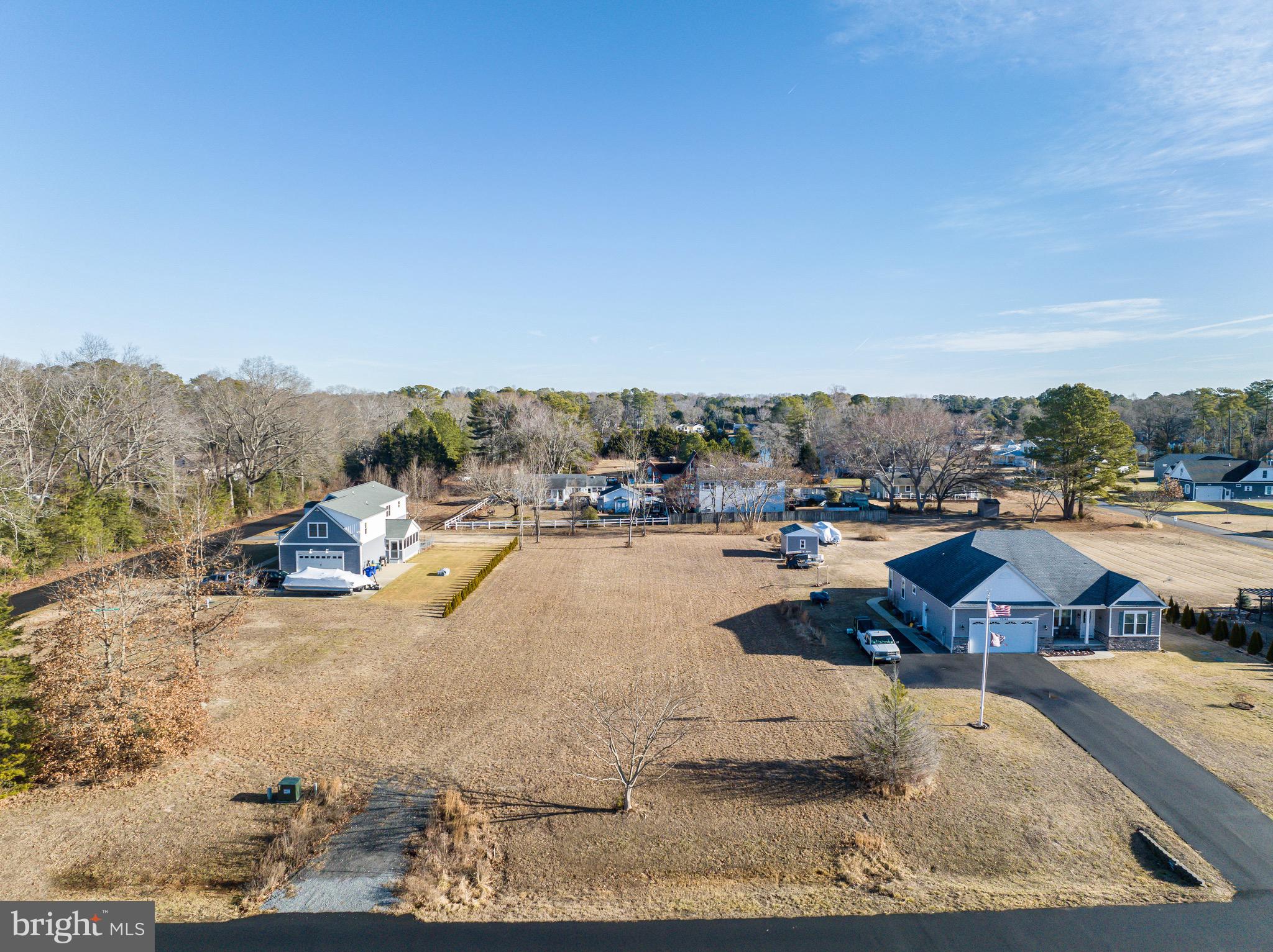 BAY HOLLOW ESTATES - Land