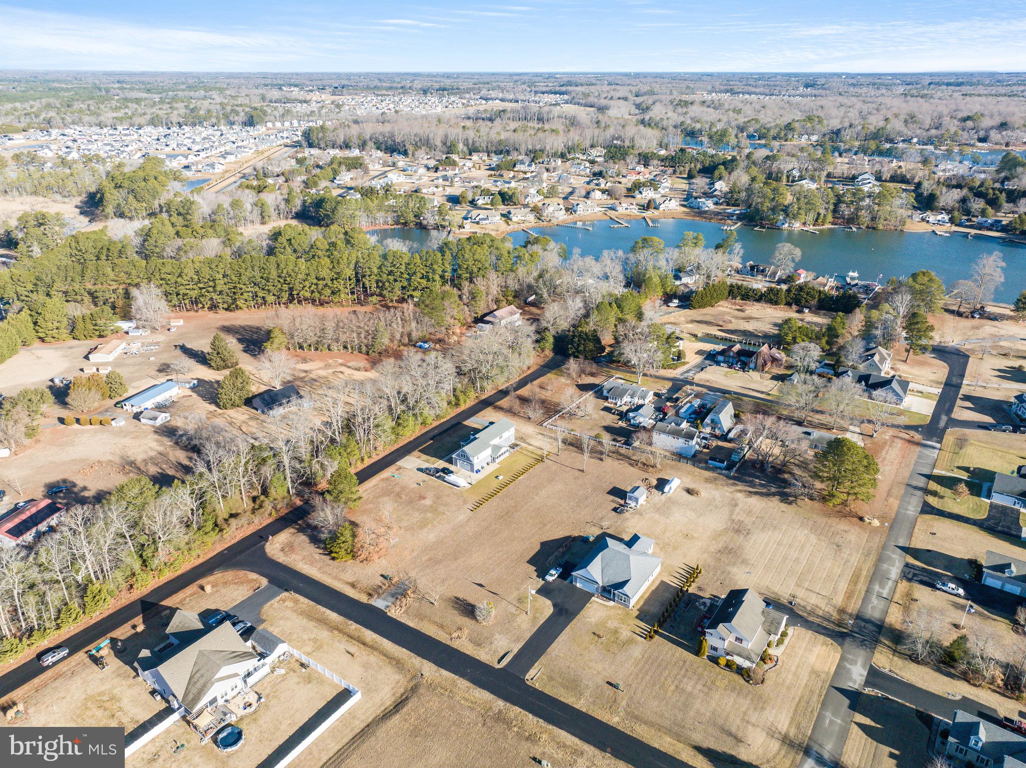 BAY HOLLOW ESTATES - Land