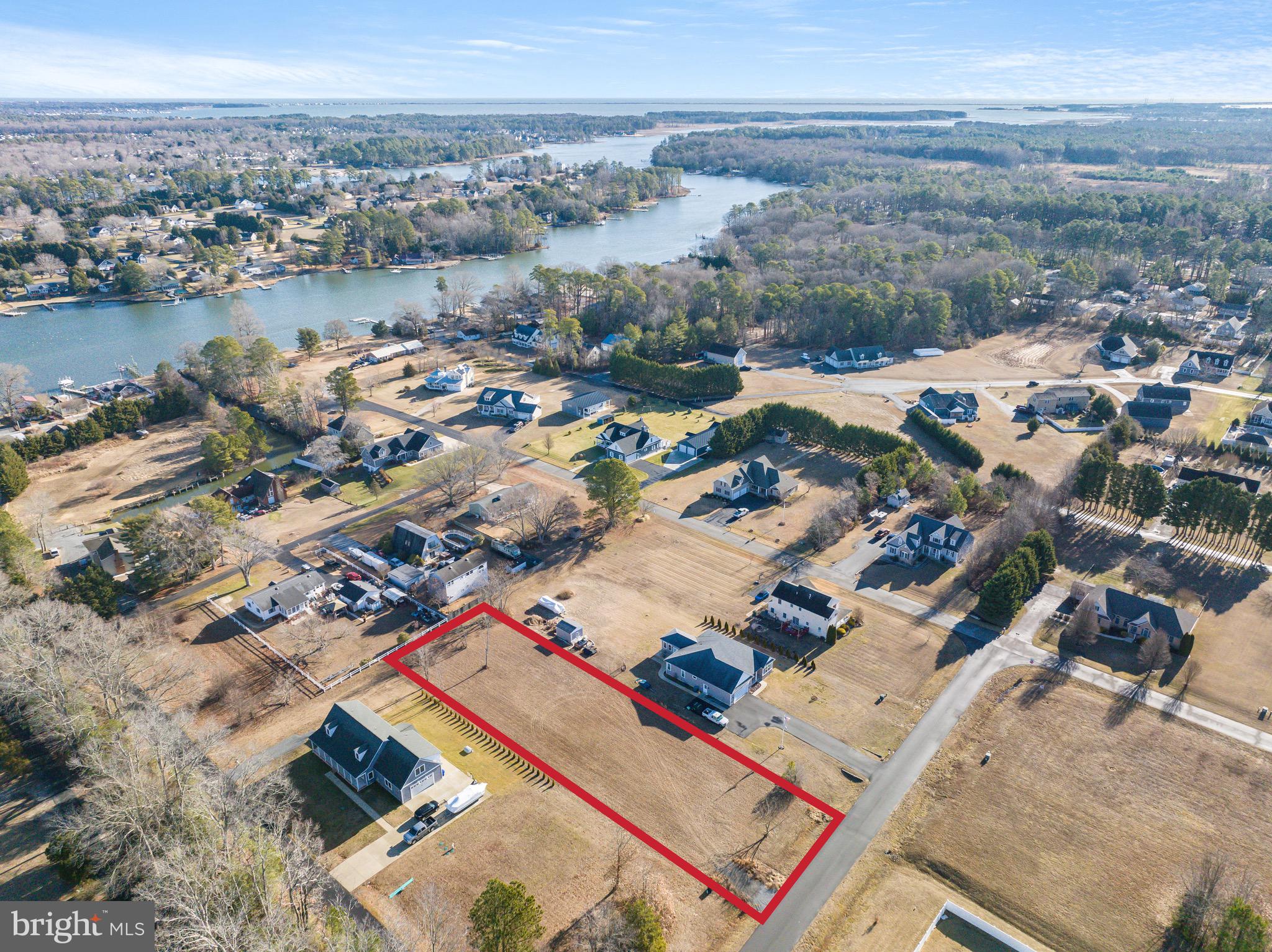 BAY HOLLOW ESTATES - Land