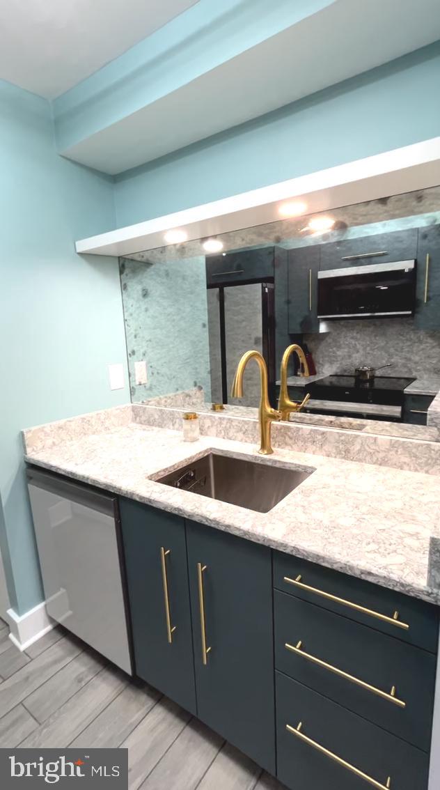 CHRISTOPHER COURT - Residential