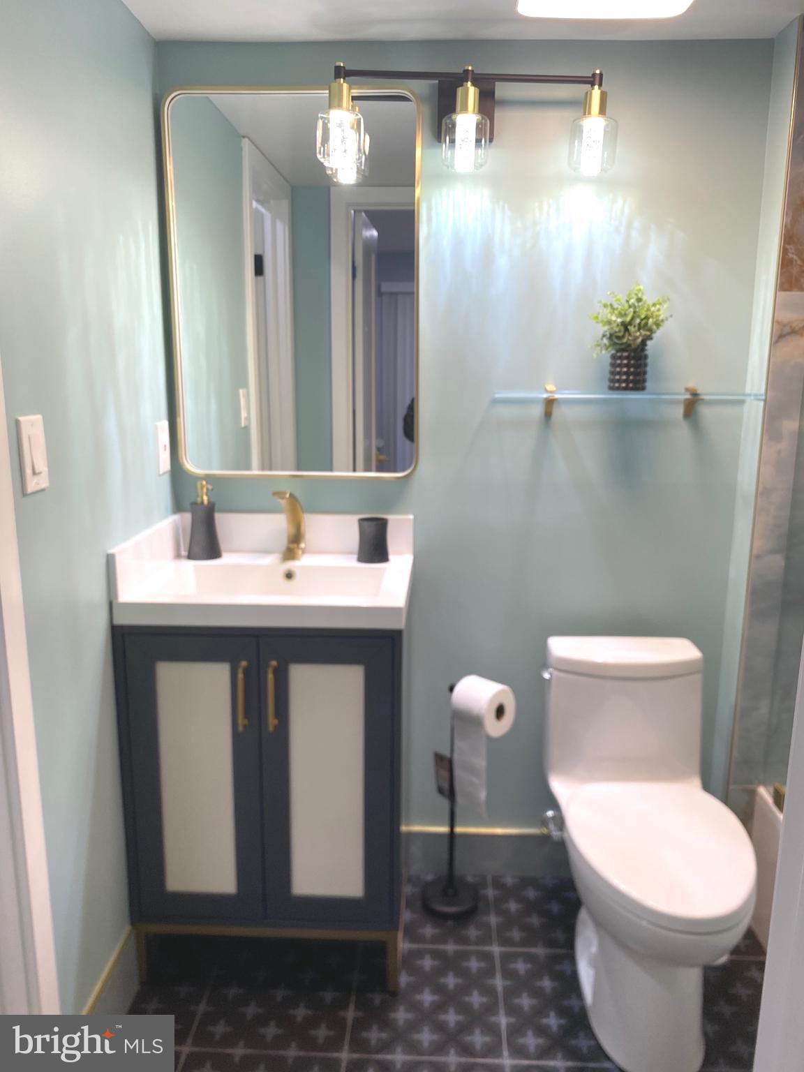 CHRISTOPHER COURT - Residential