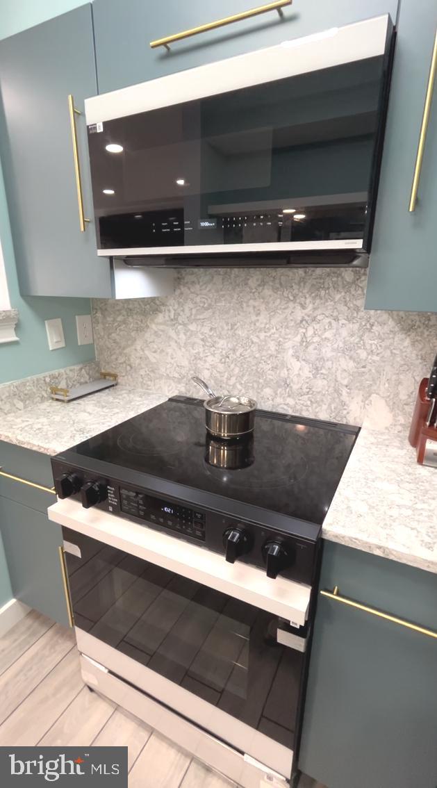 CHRISTOPHER COURT - Residential