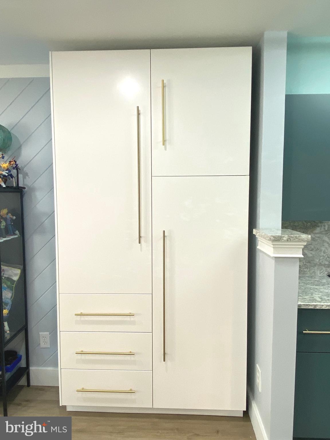 CHRISTOPHER COURT - Residential