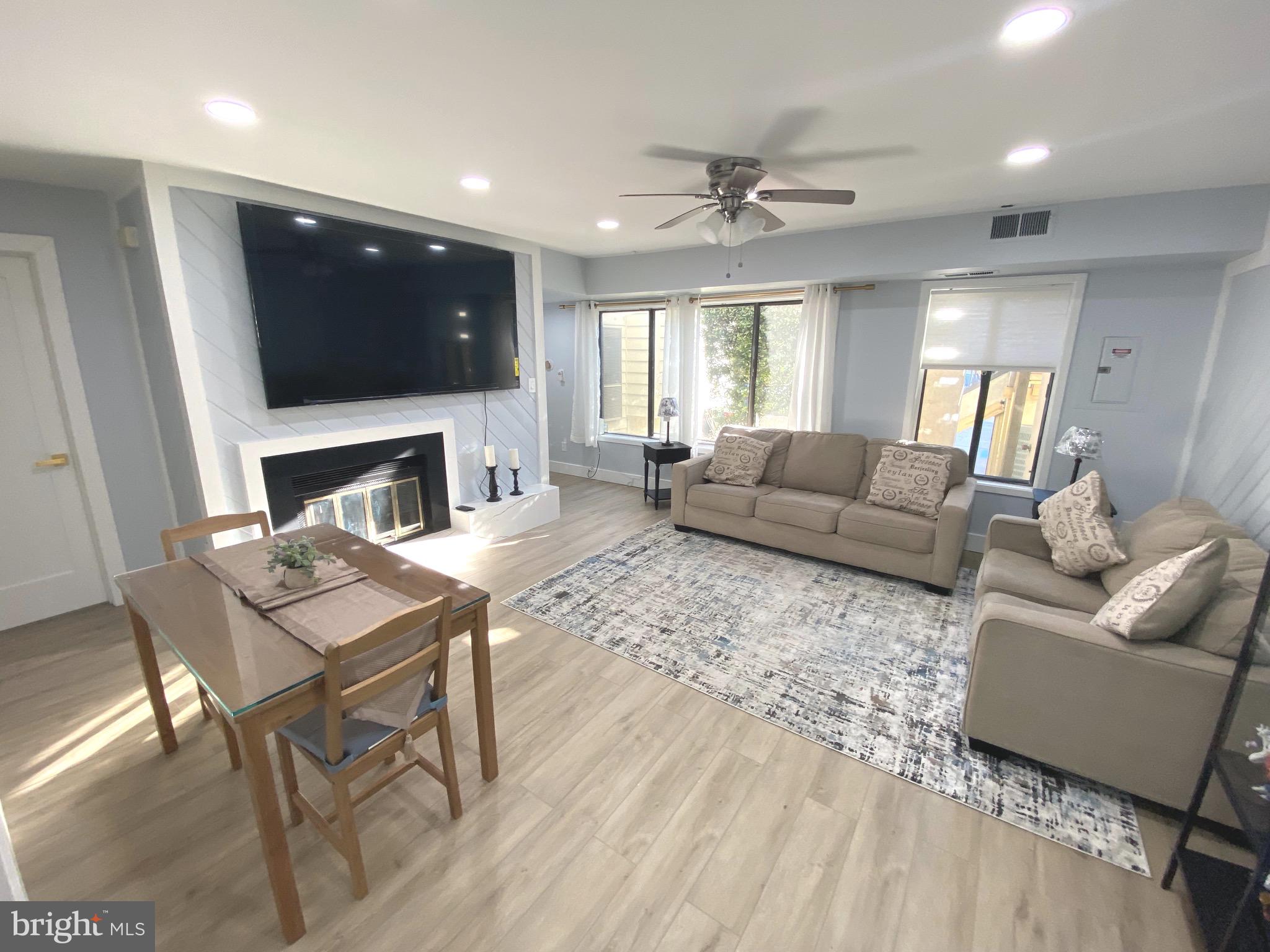 CHRISTOPHER COURT - Residential