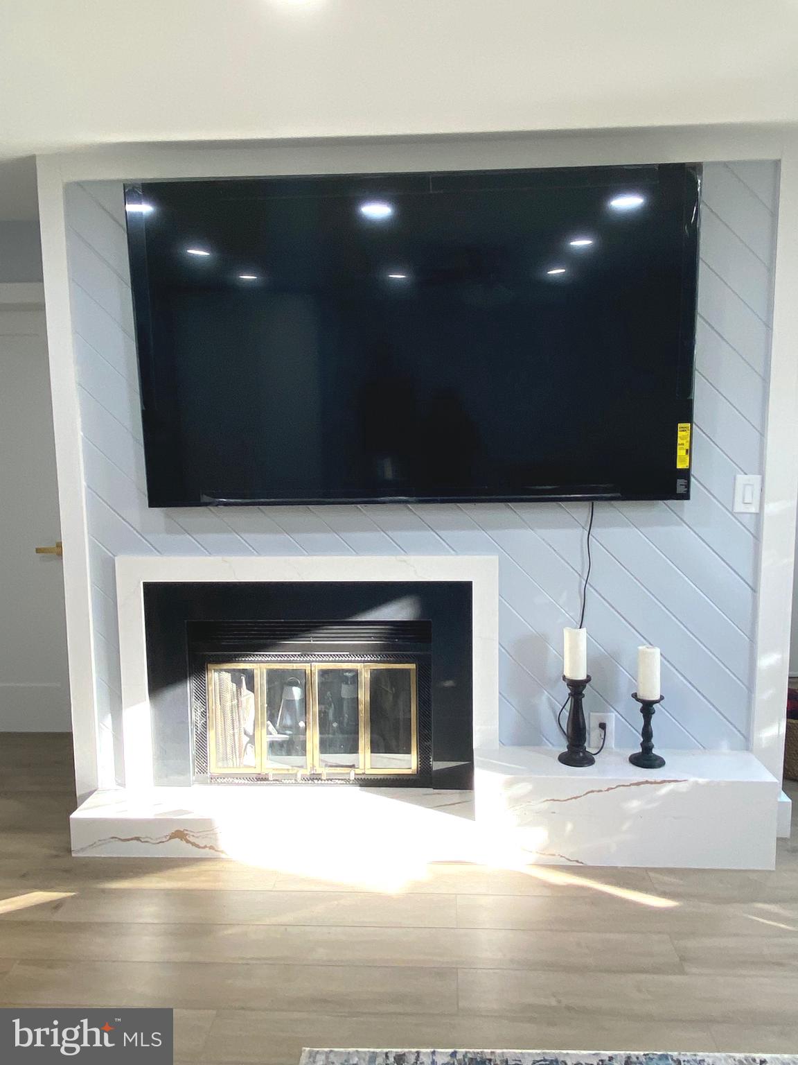 CHRISTOPHER COURT - Residential