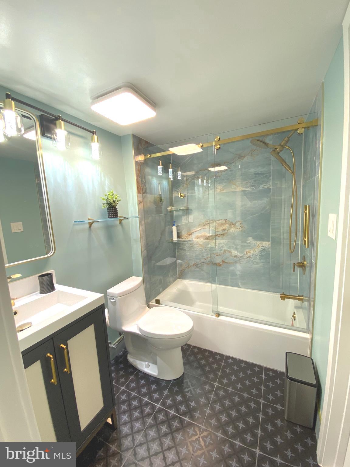 CHRISTOPHER COURT - Residential