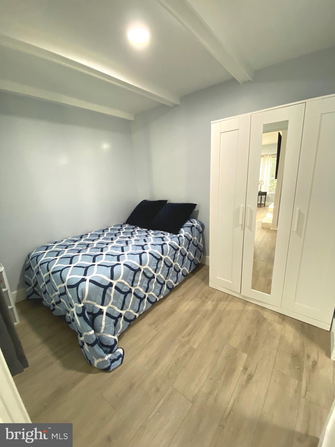 CHRISTOPHER COURT - Residential