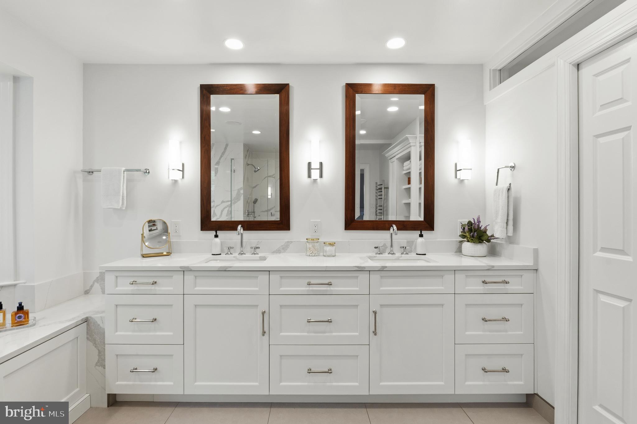 LANGLEY OAKS - Residential