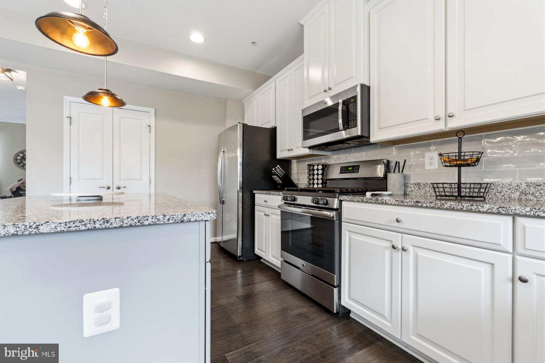 CREEKSIDE VILLAGE AT TANYARD SPRINGS - Residential
