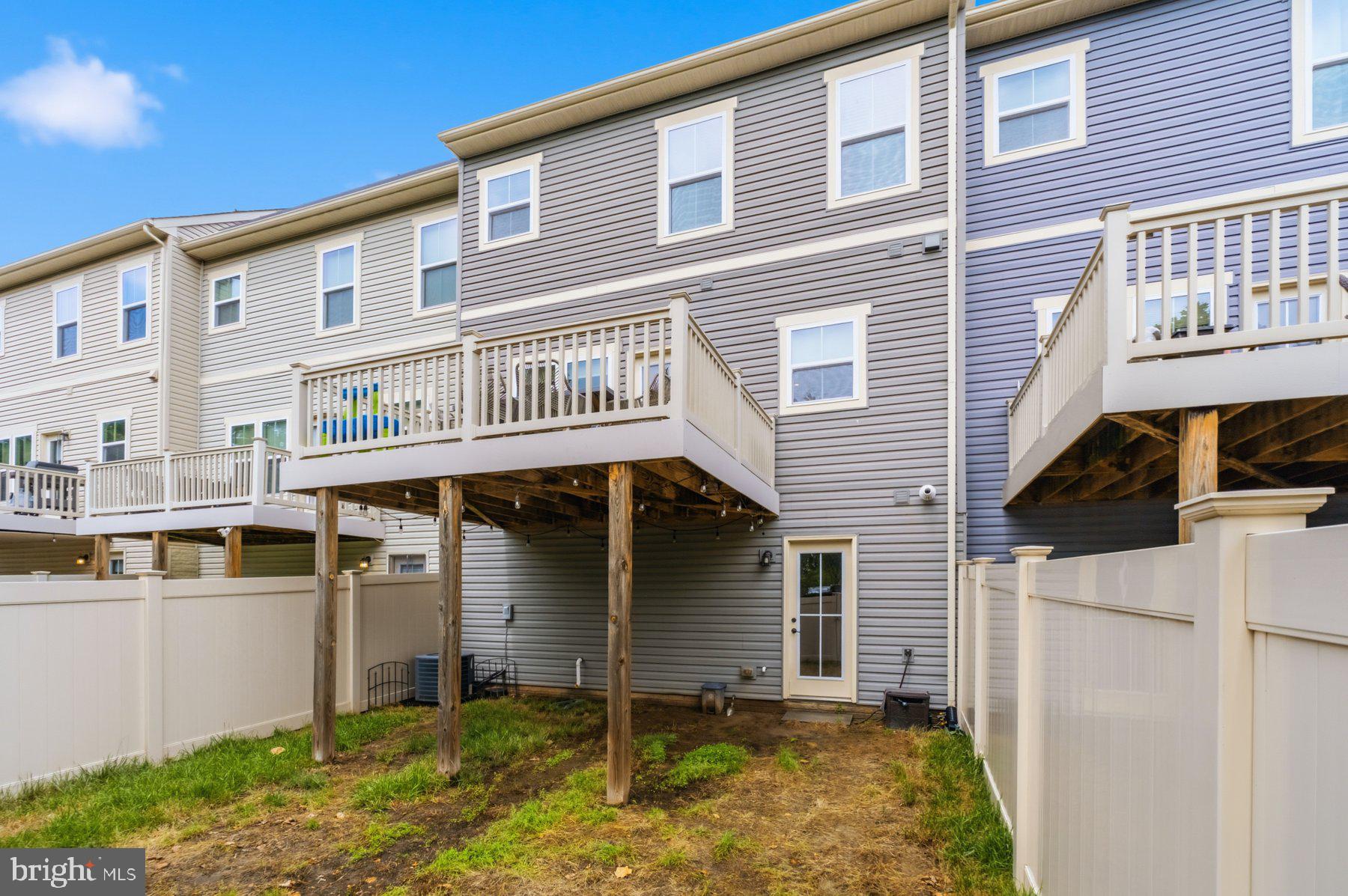 CREEKSIDE VILLAGE AT TANYARD SPRINGS - Residential
