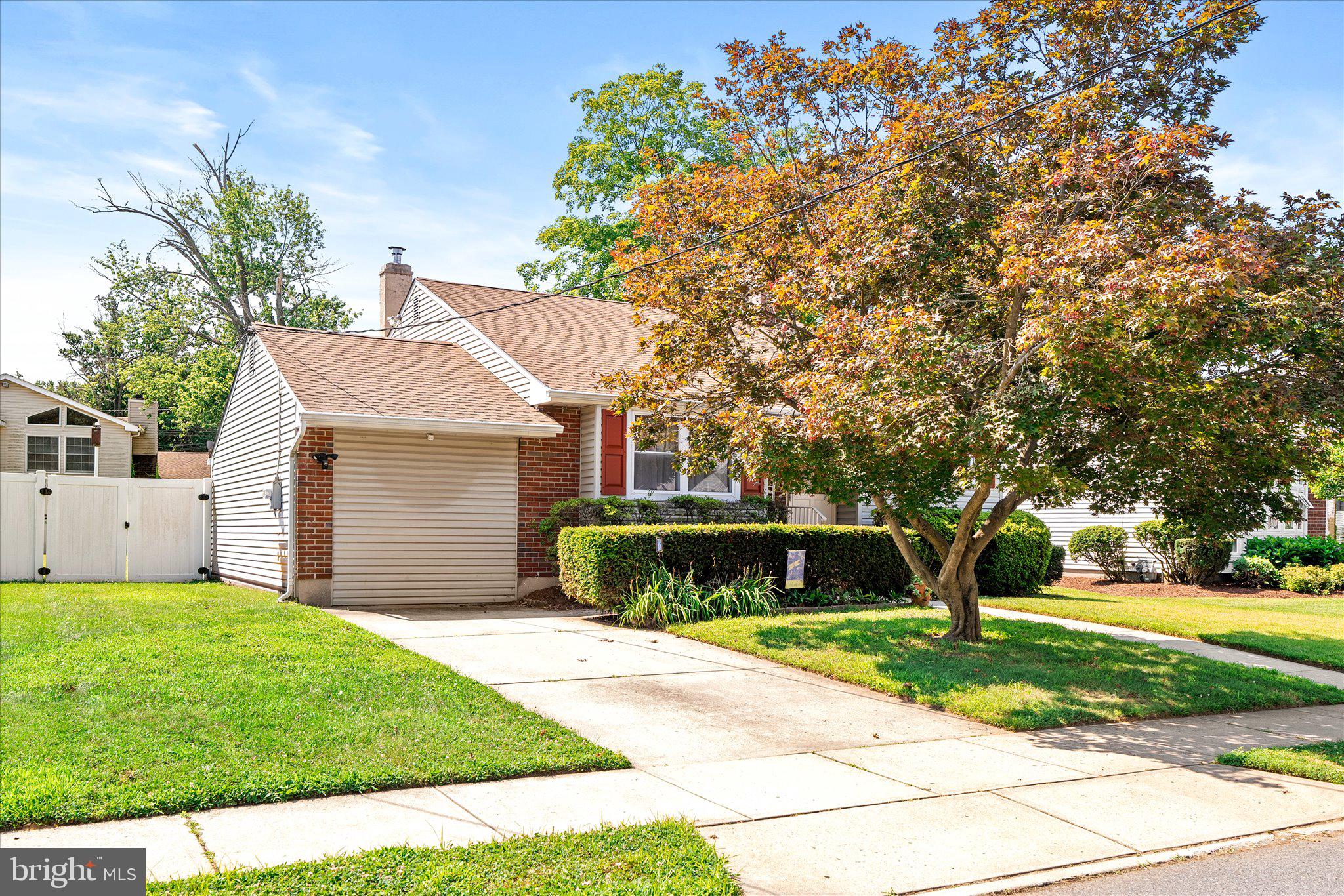 27 LAKEVIEW DRIVE