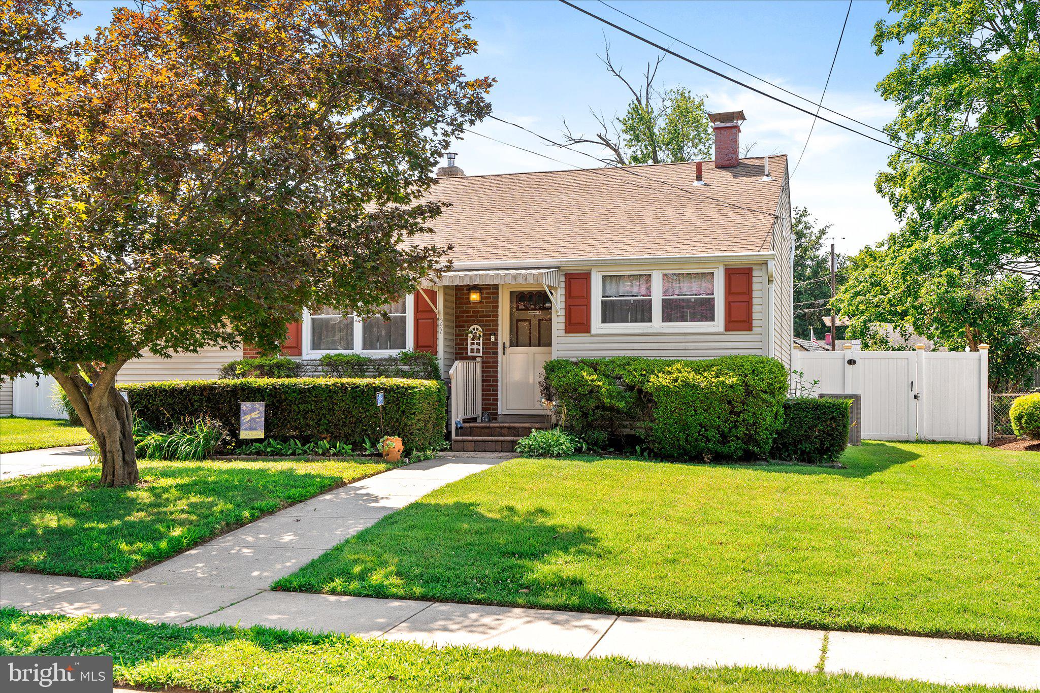 27 LAKEVIEW DRIVE