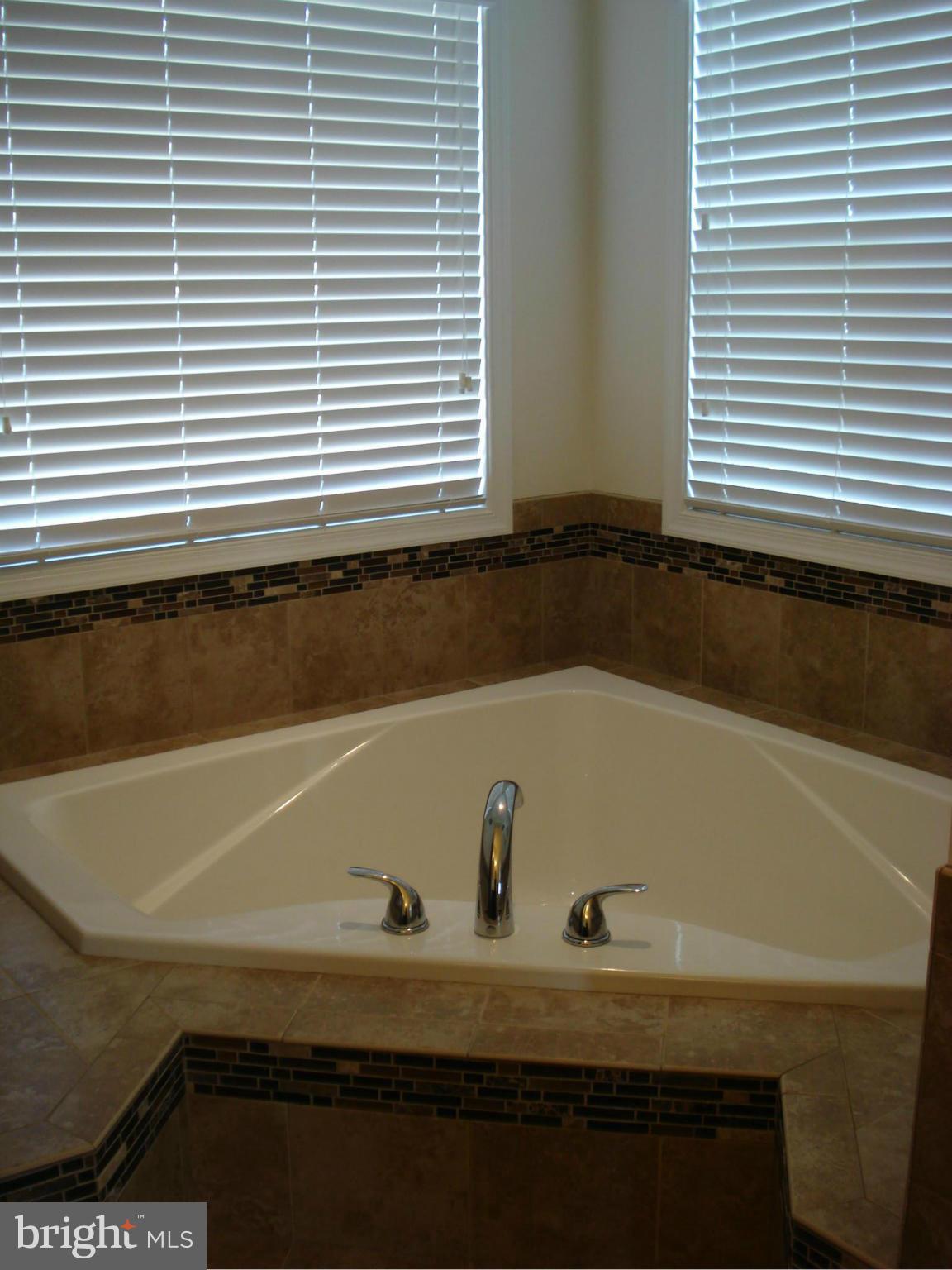 SEASONS LANDING - Residential