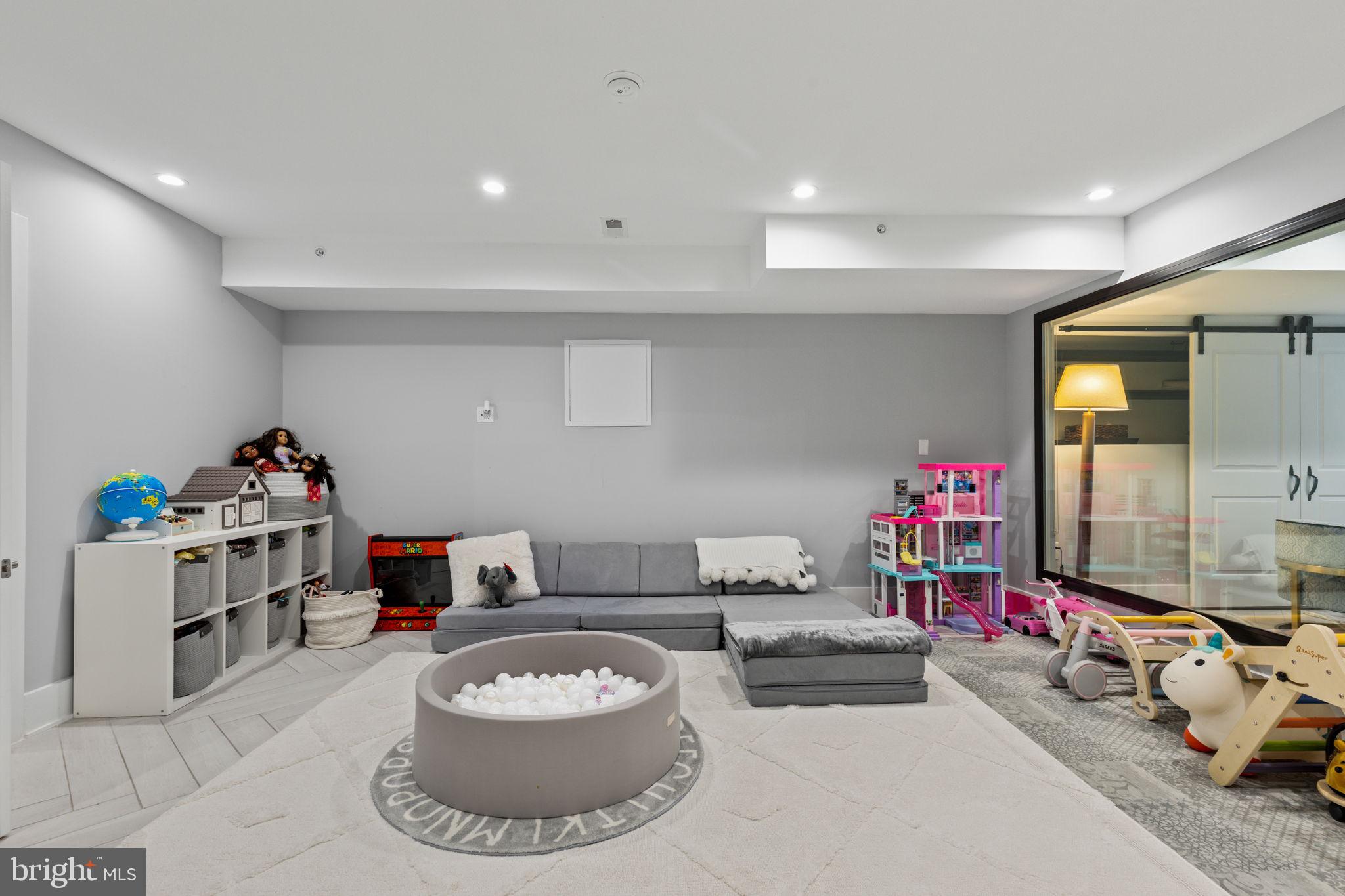 FAIRMOUNT - Residential