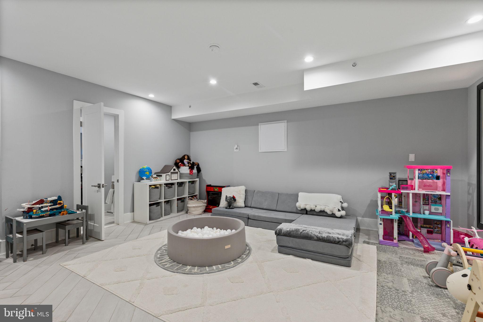 FAIRMOUNT - Residential