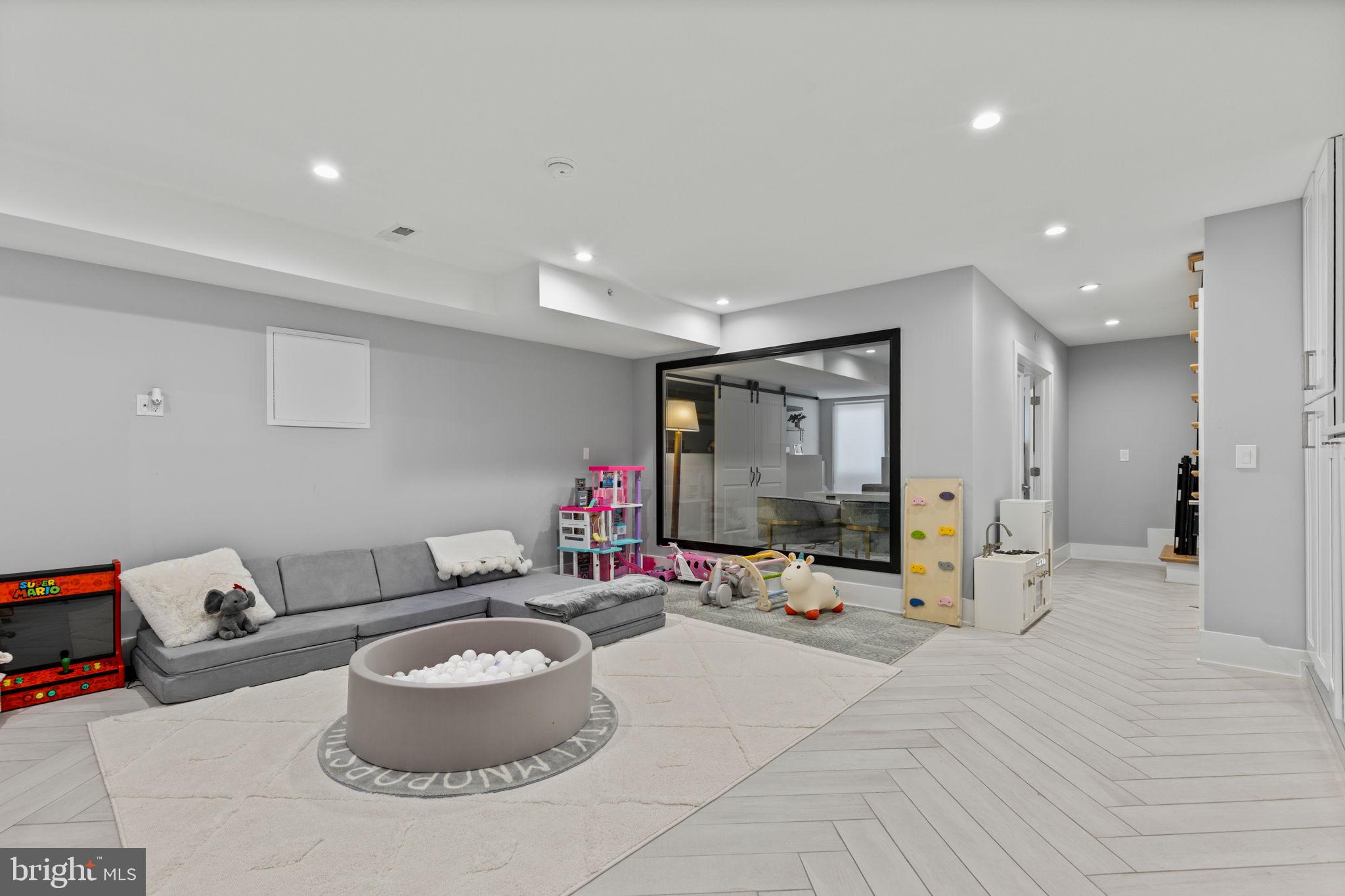 FAIRMOUNT - Residential