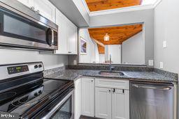 SAW MILL VALLEY - Residential