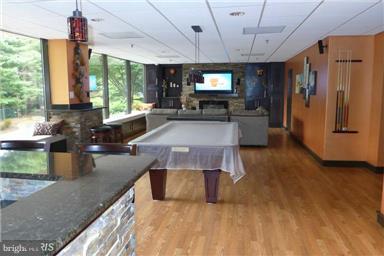 LAKESIDE PLAZA - Residential