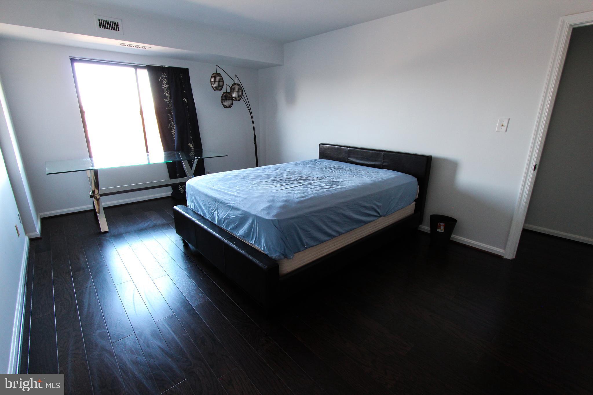 LAKESIDE PLAZA - Residential