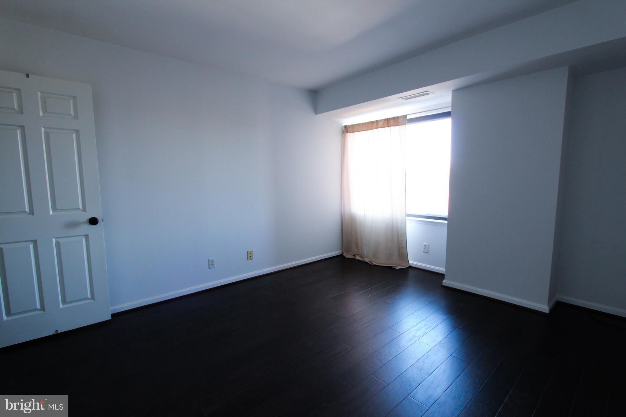 LAKESIDE PLAZA - Residential