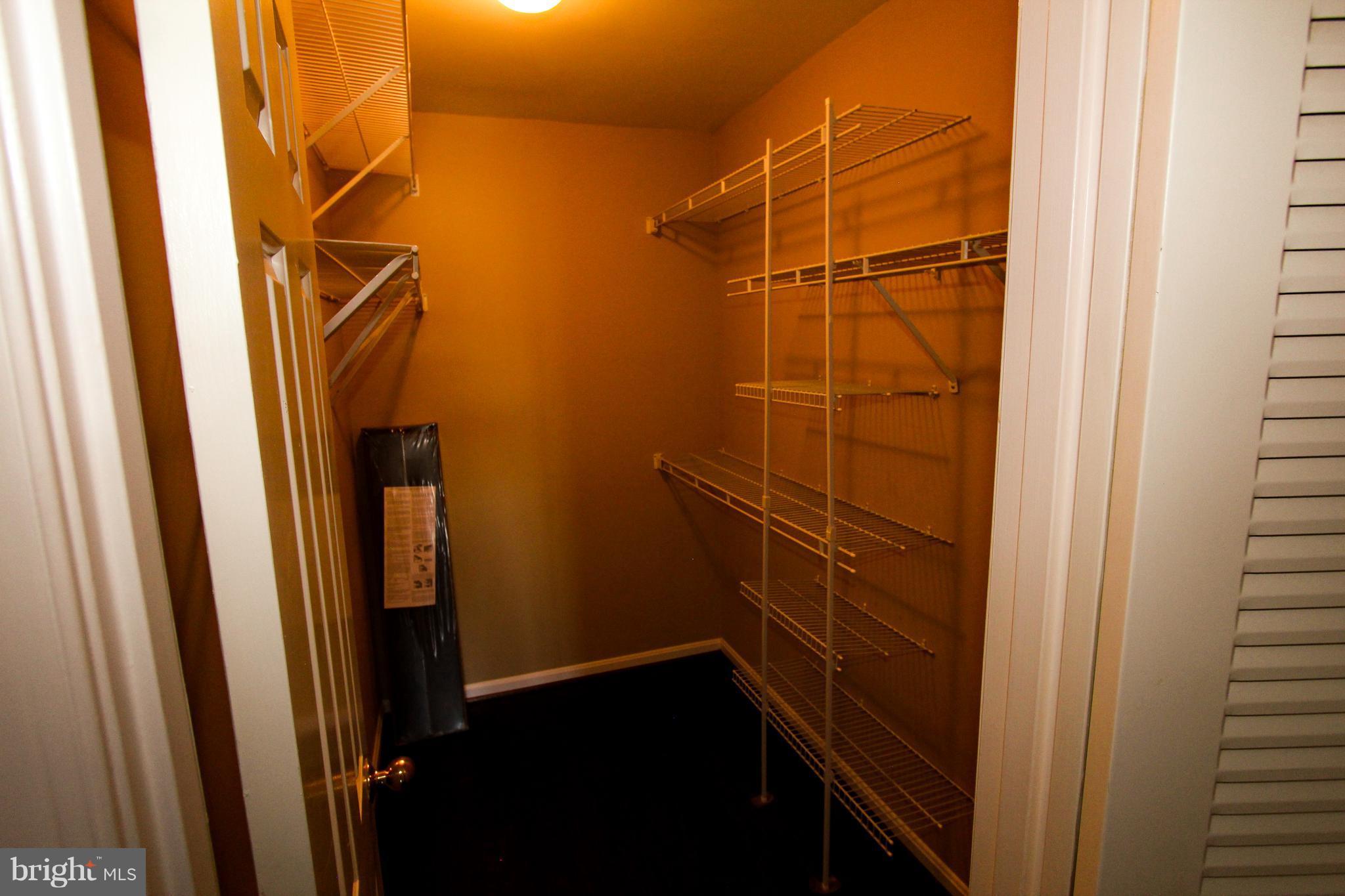 LAKESIDE PLAZA - Residential