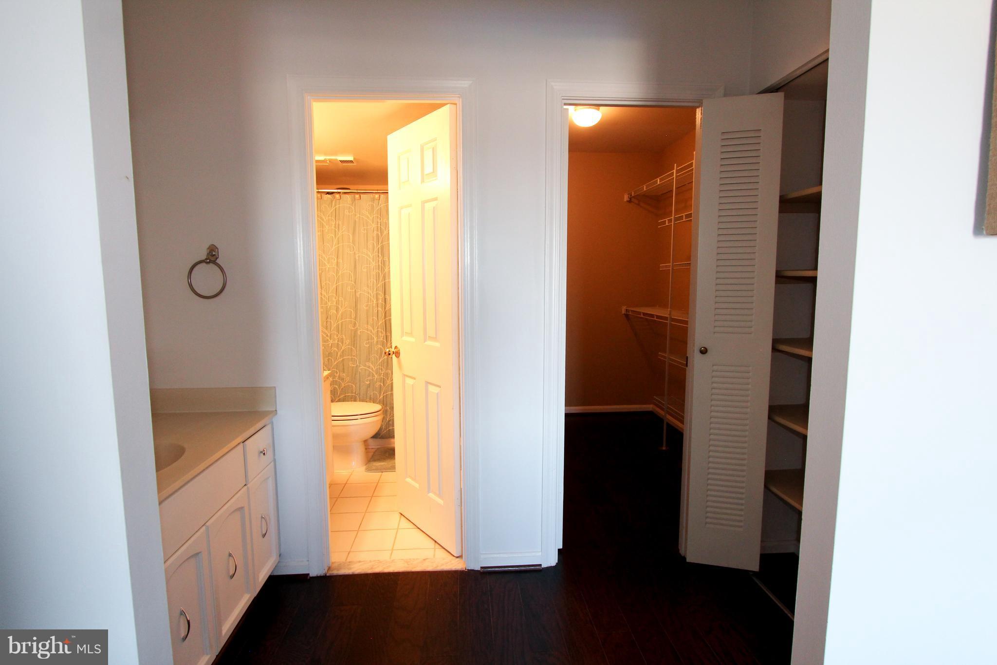 LAKESIDE PLAZA - Residential