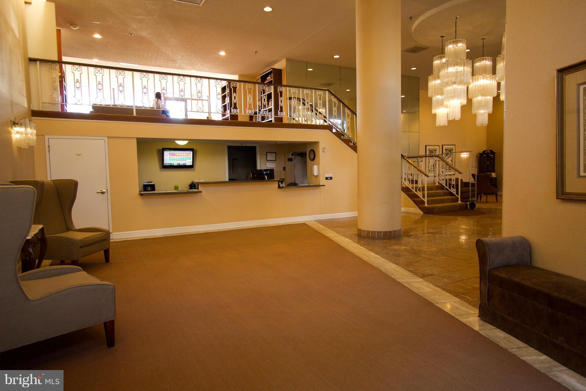 LAKESIDE PLAZA - Residential