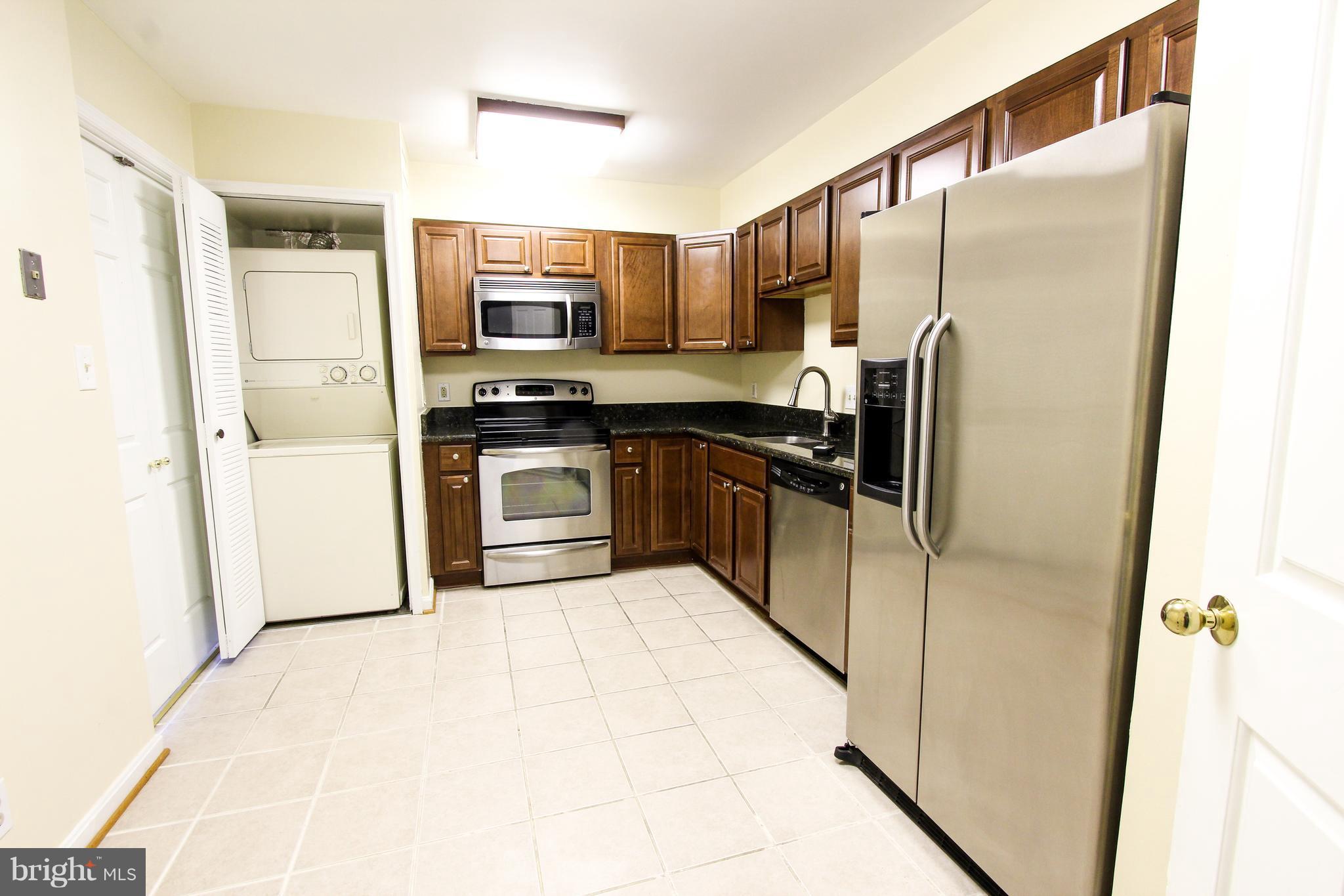 LAKESIDE PLAZA - Residential