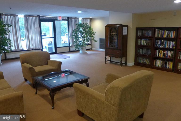 LAKESIDE PLAZA - Residential