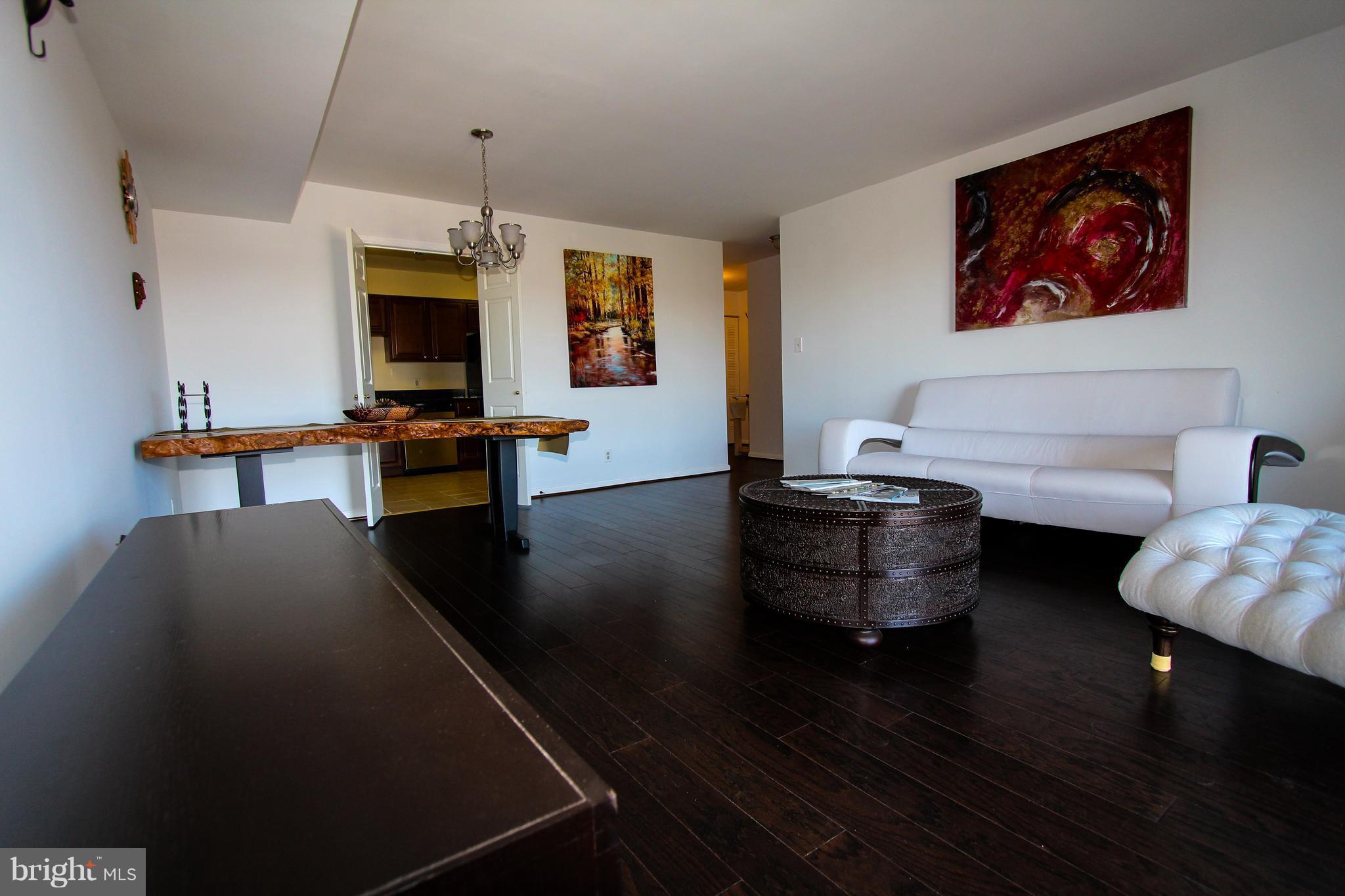 LAKESIDE PLAZA - Residential