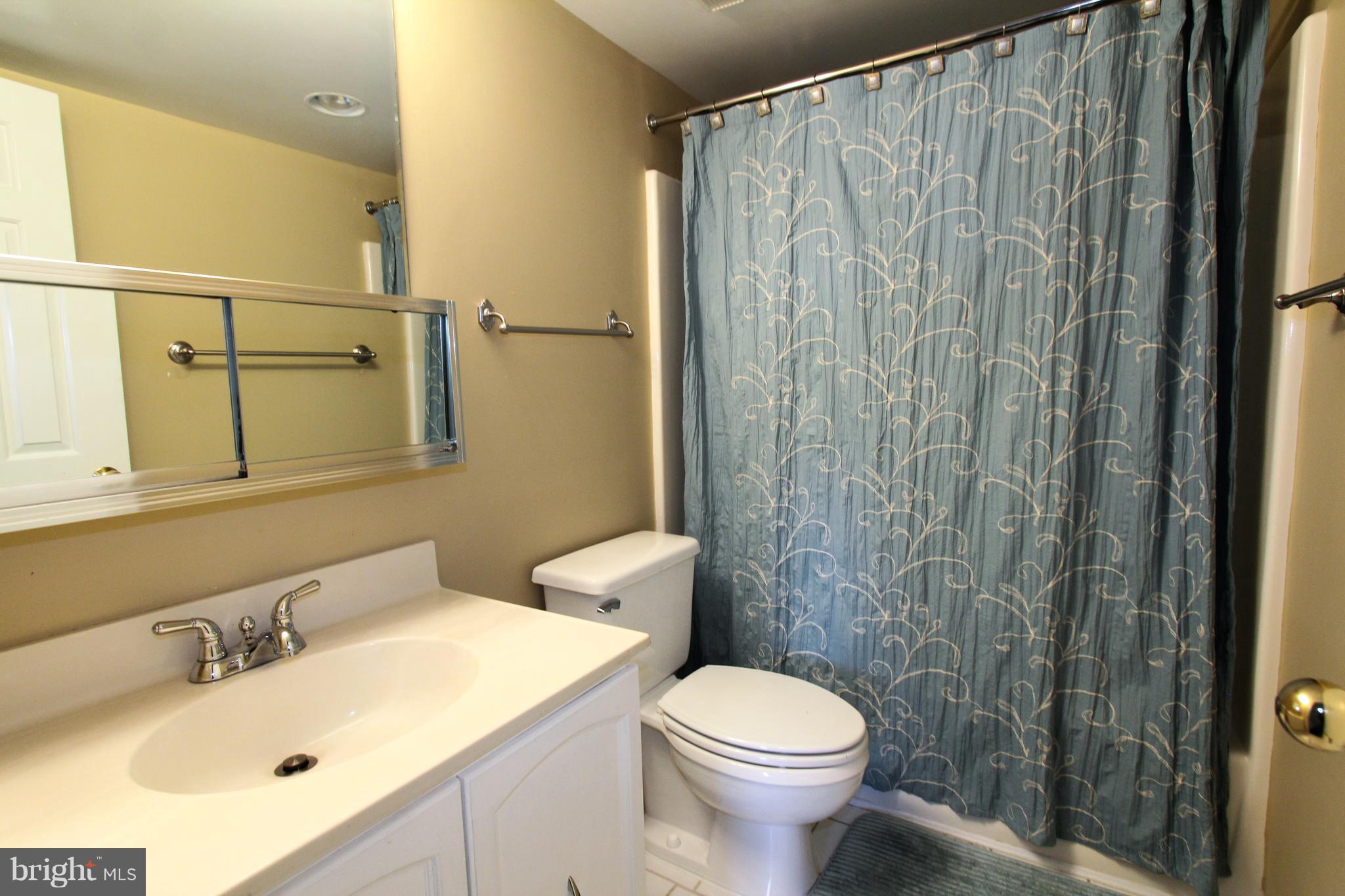 LAKESIDE PLAZA - Residential