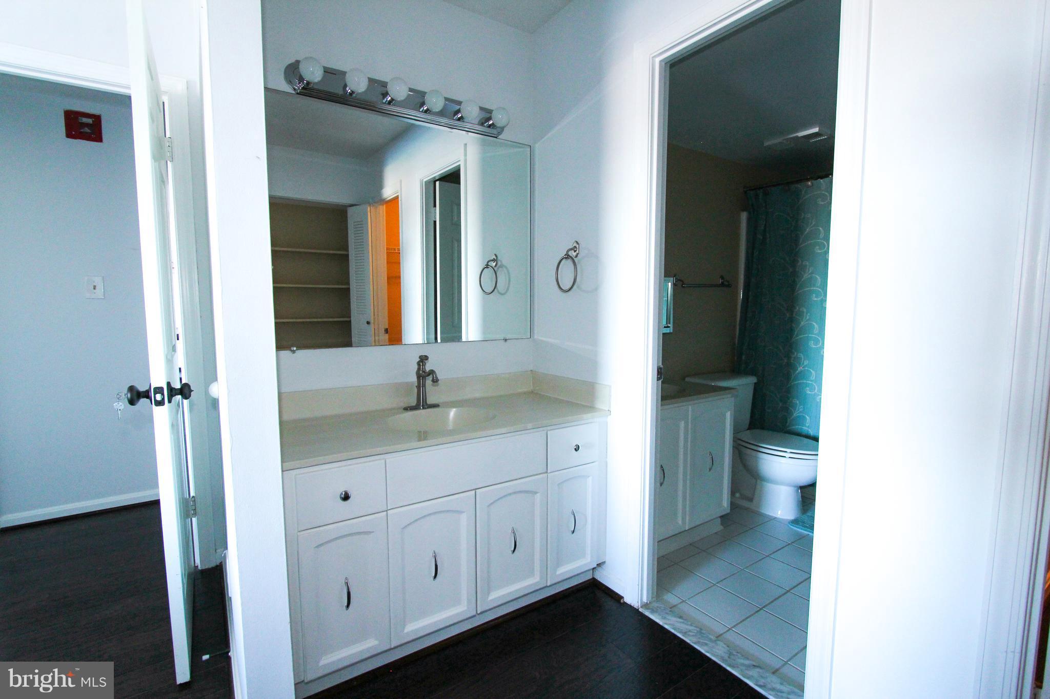 LAKESIDE PLAZA - Residential