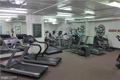 LAKESIDE PLAZA - Residential