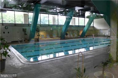 LAKESIDE PLAZA - Residential