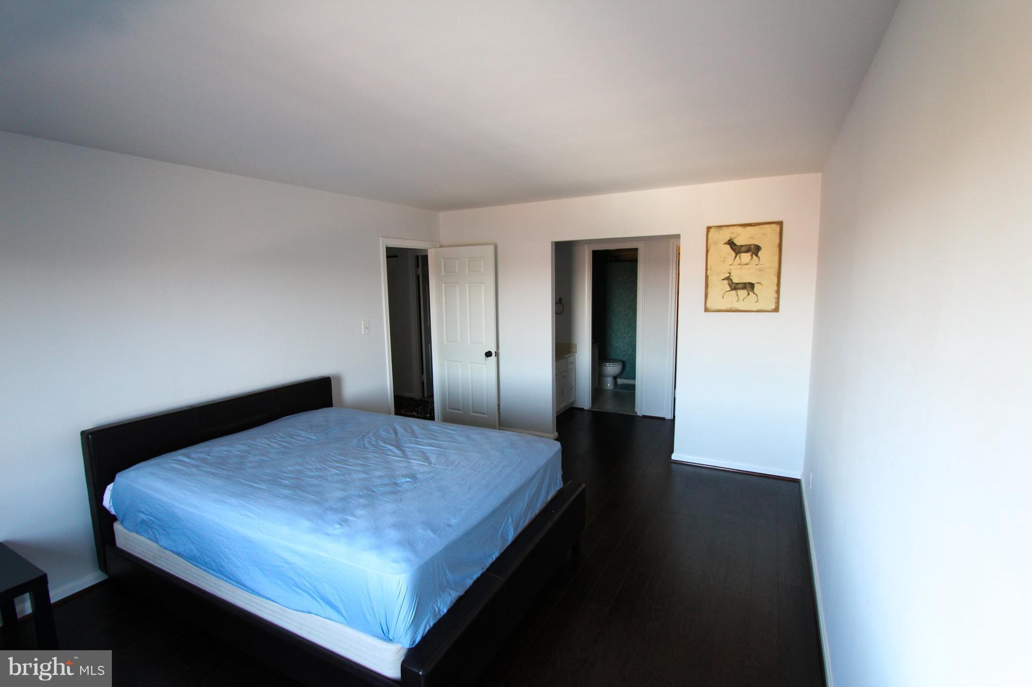 LAKESIDE PLAZA - Residential