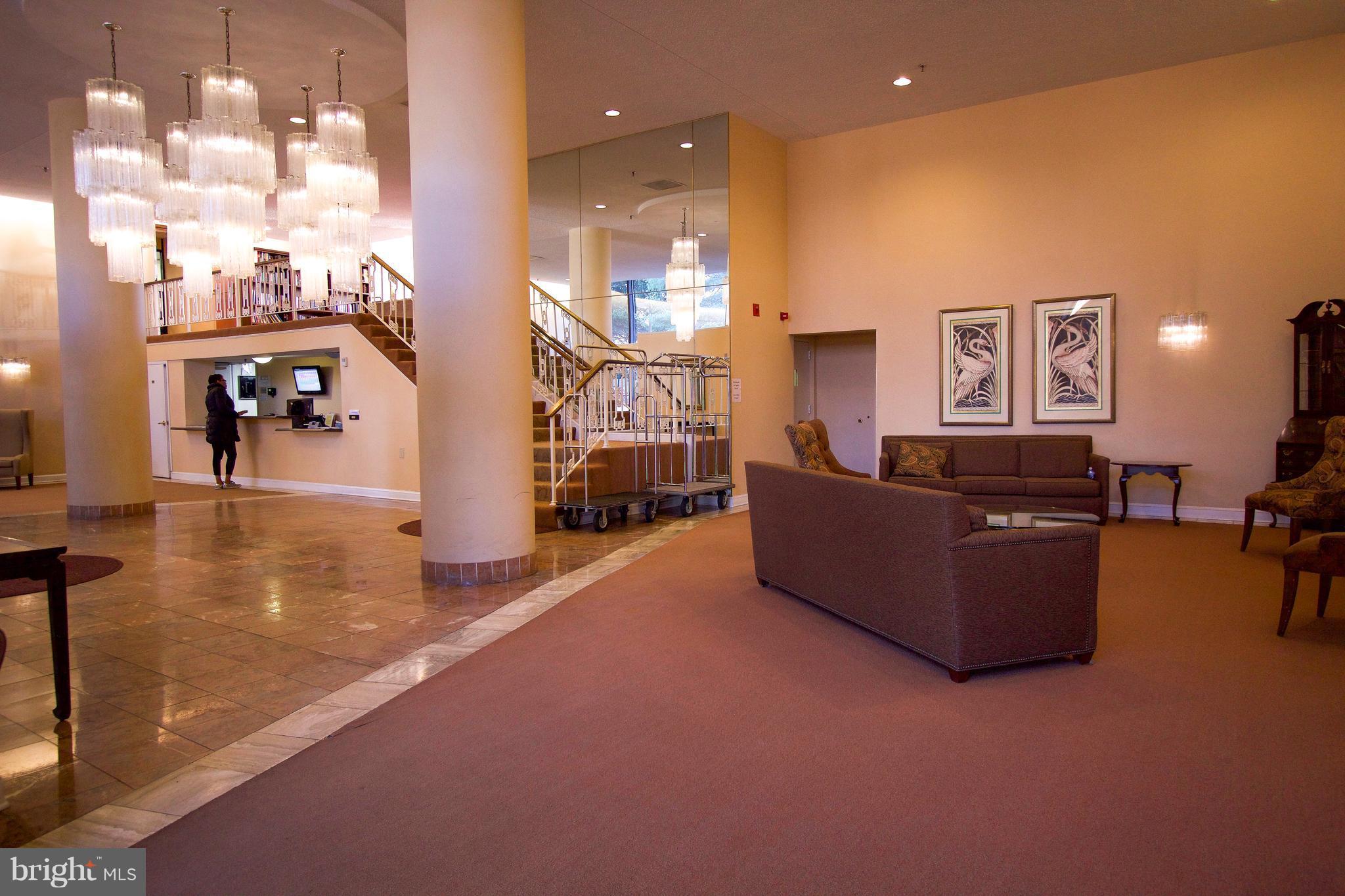 LAKESIDE PLAZA - Residential