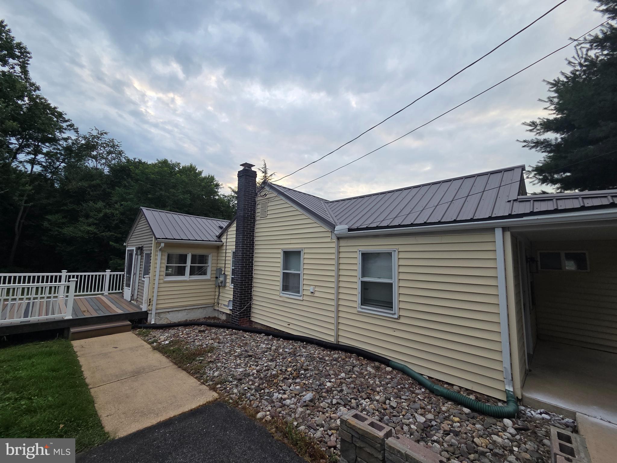 1443 APPLETON ROAD