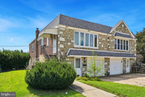 Townhouse For Sale - 8207 Narvon St<br/> PHILADELPHIA, PA 19136